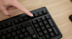 Clavier d'ordinateur avec doigt pointant touche impression écran