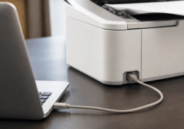 Cable USB reliant imprimante blanche a port ordinateur portable