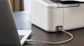 Cable USB reliant imprimante blanche a port ordinateur portable